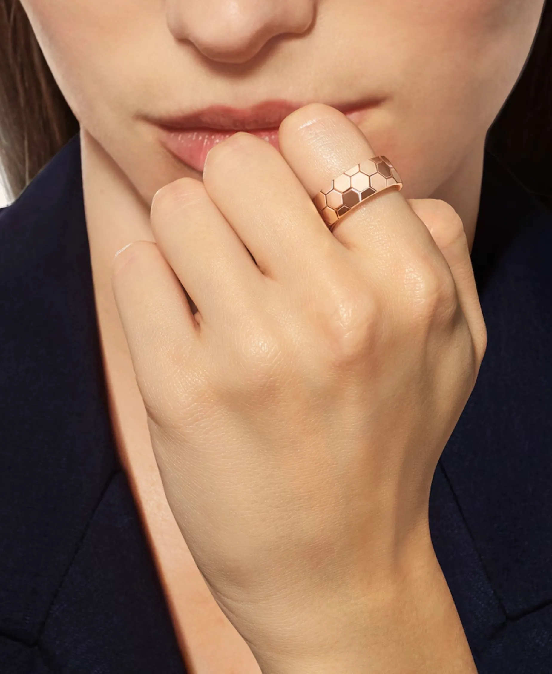 Anillo Ancho Bee de Chaumet en Oro Rosa | 085408