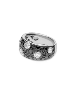 Anillo de Cóctel con Pavé de Diamantes Blancos y Negros en Oro Blanco