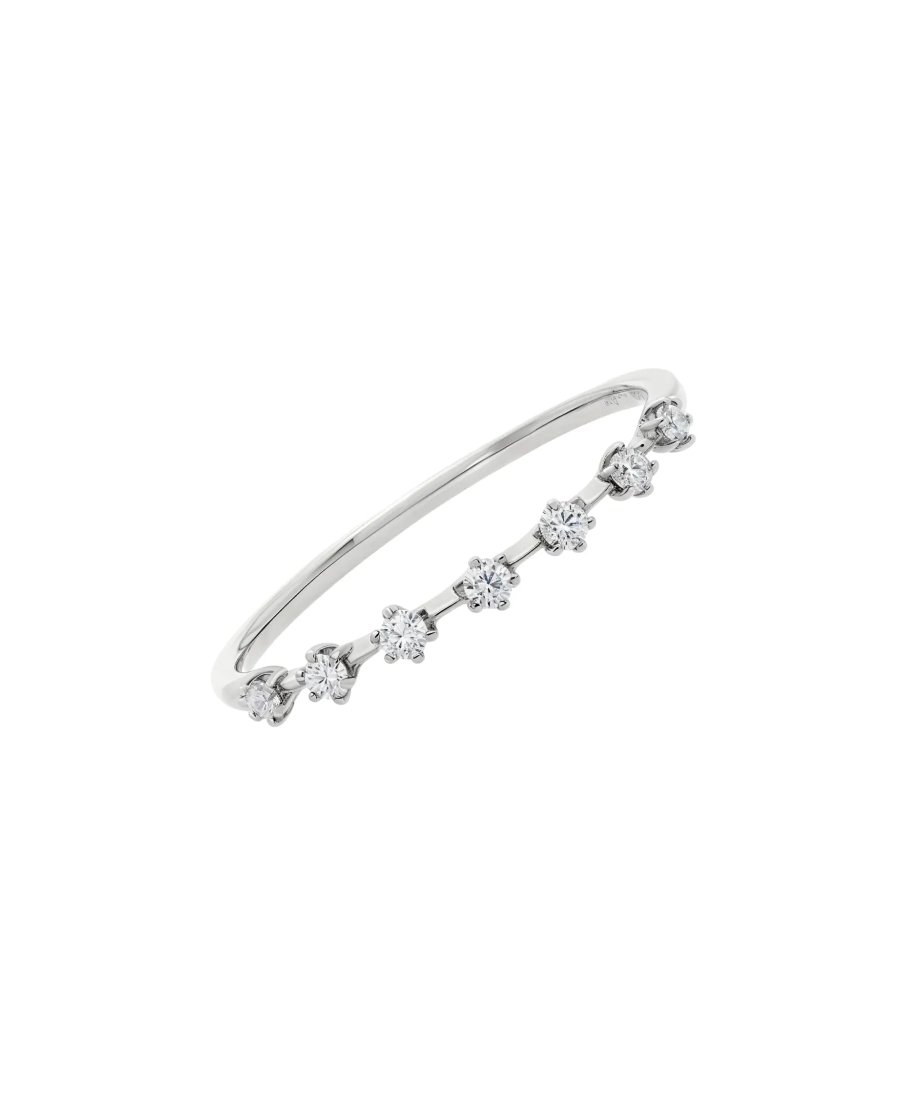 Anillo Fino con 7 Diamantes en Oro Blanco