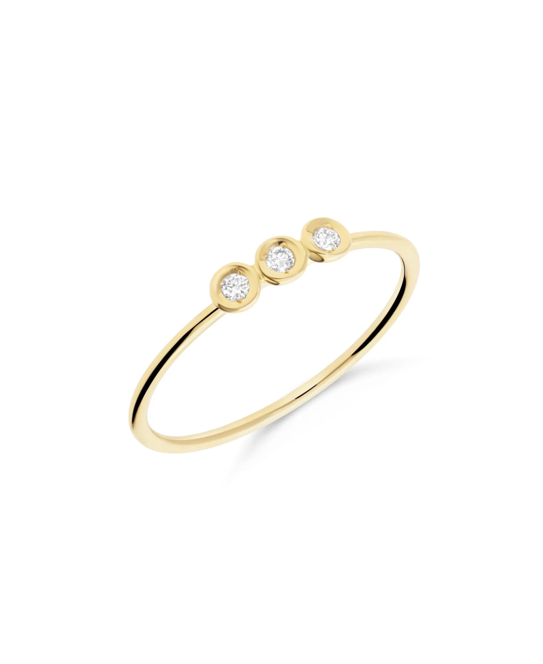 Anillo Fino con Tres Diamantes en Oro Amarillo