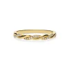 Anillo Fino Trenzado con Diamantes en Oro Amarillo
