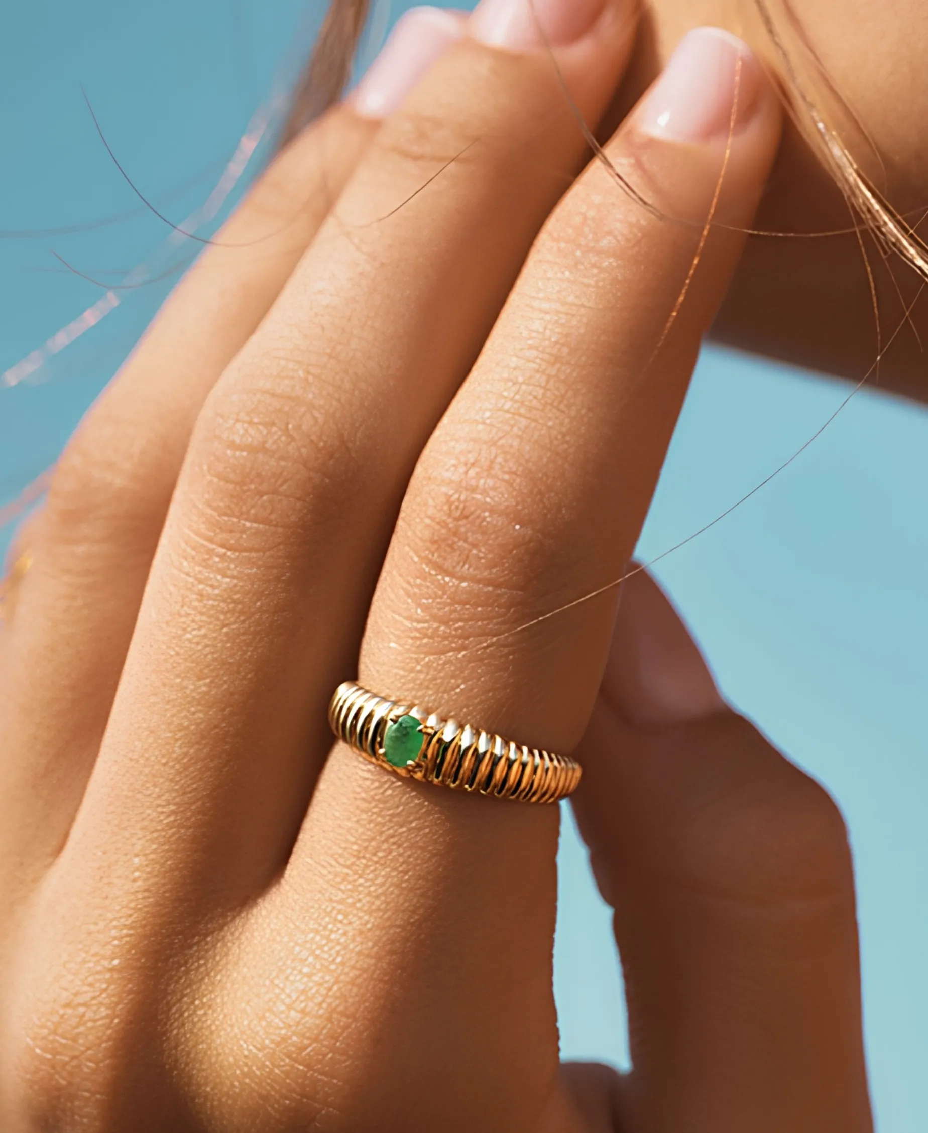 Anillo Gallonado LECARRÉ Oro con Esmeralda Oval | GA197ES