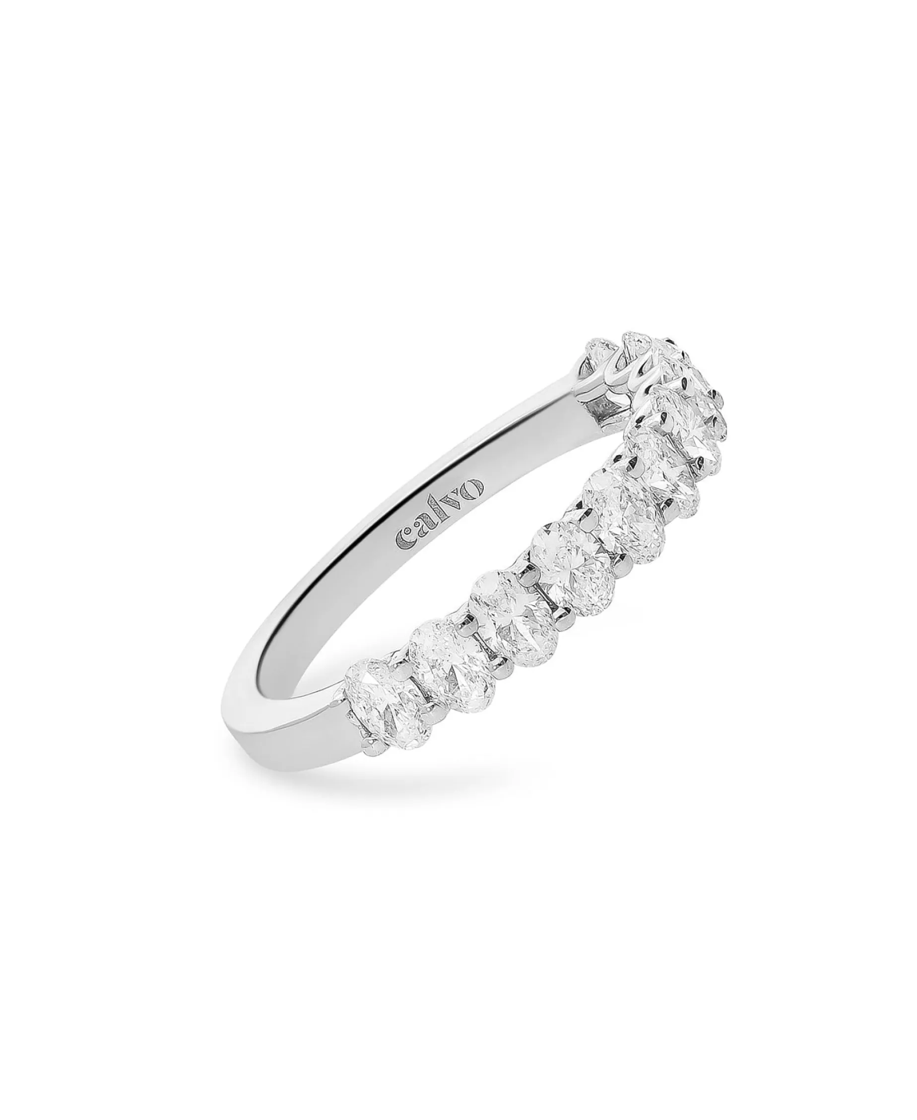 Anillo Media Alianza con Diamantes Talla Oval 1,31 cts en Oro Blanco
