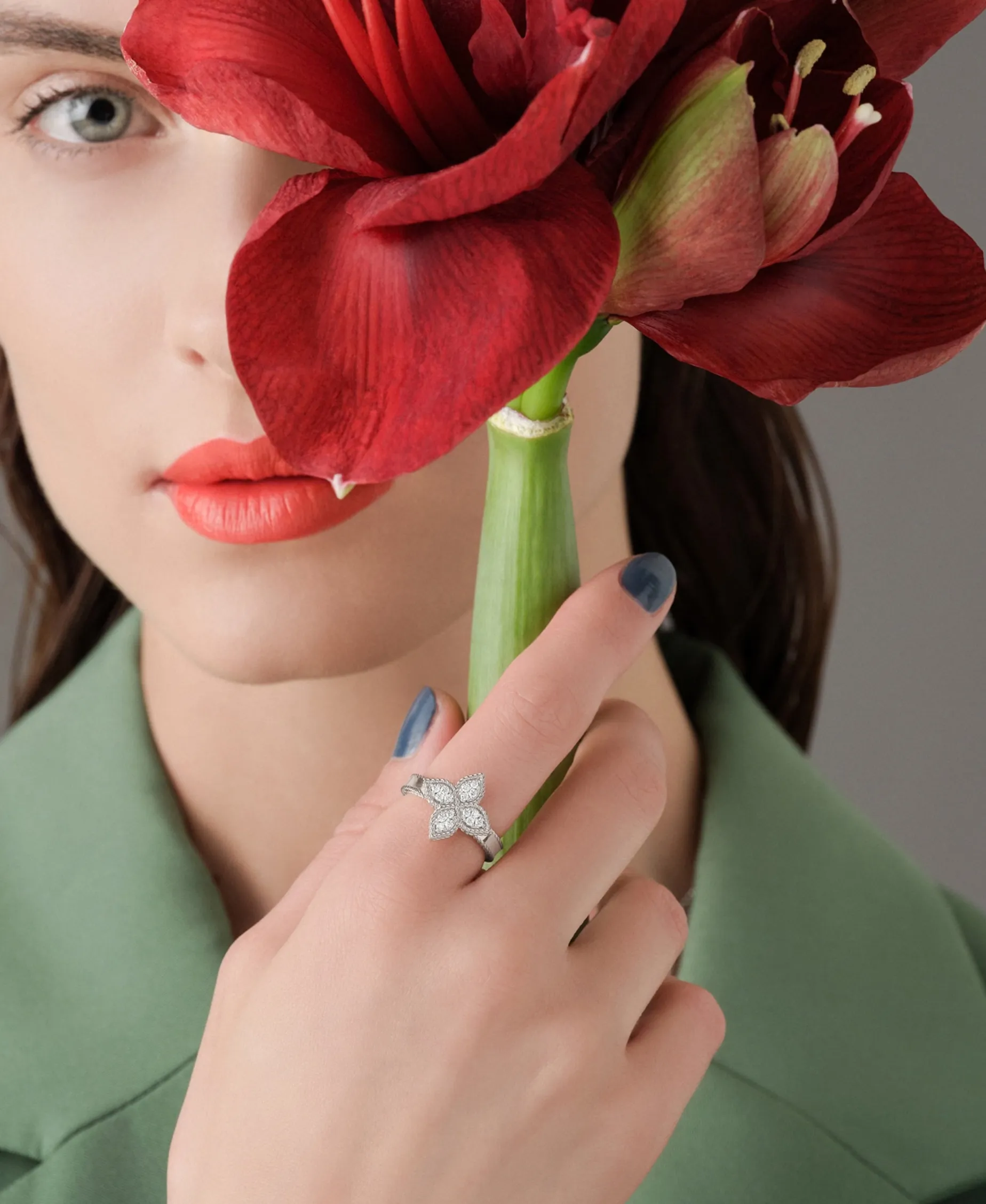 Anillo Roberto Coin Princess Flower Pequeño Oro Blanco Con Diamantes | ADR777RI0639