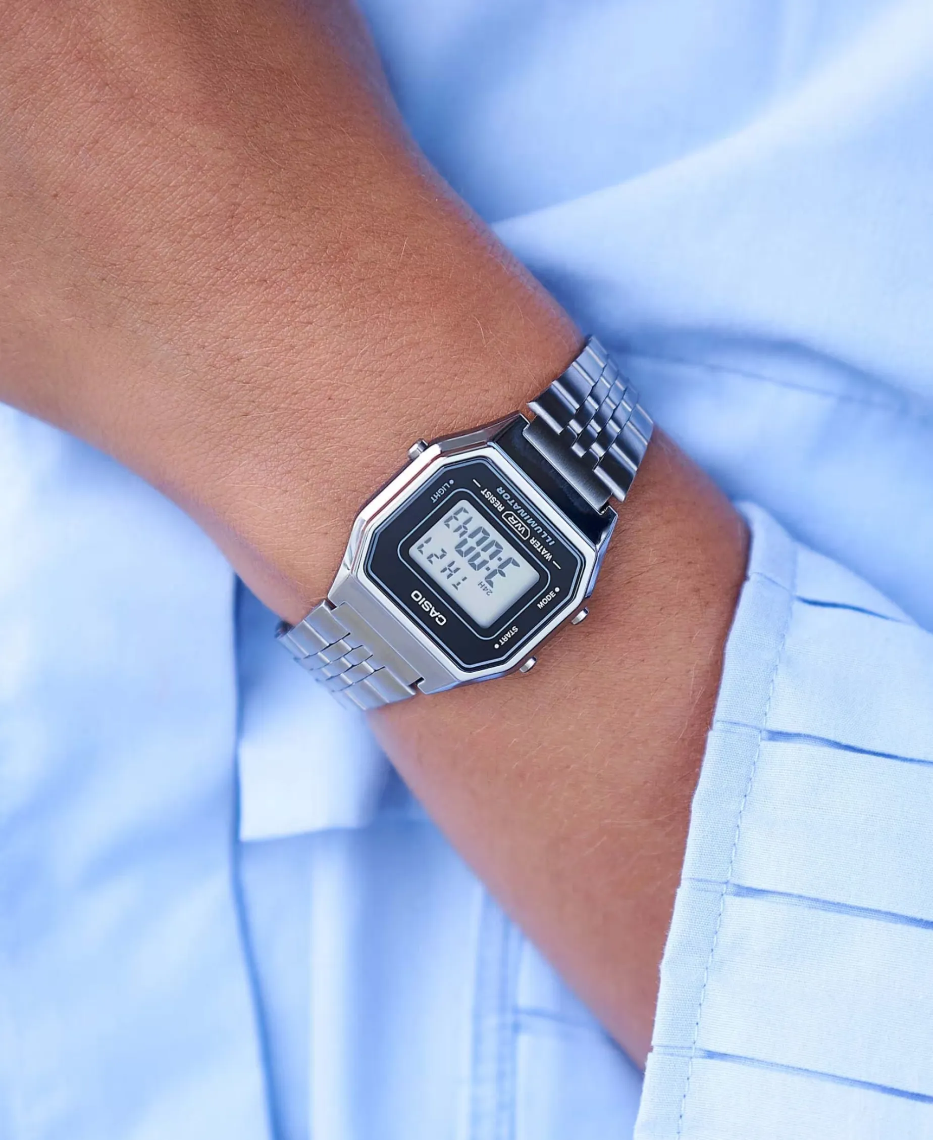 Casio Vintage digital 33.5 × 28.6 | LA680WEA-1