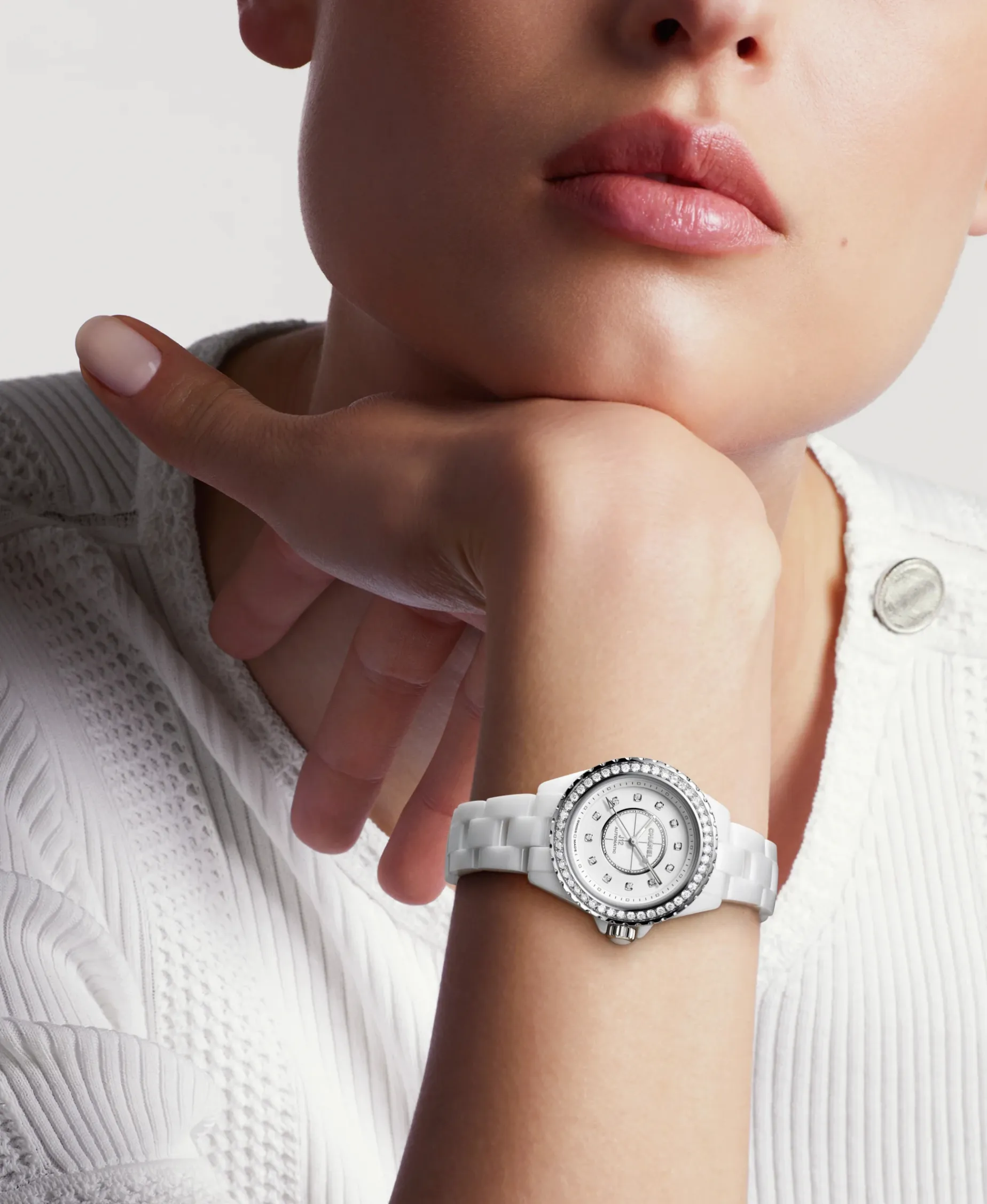 Chanel J12 White Cerámica Con Bisel De Diamantes 33 mm | H10473
