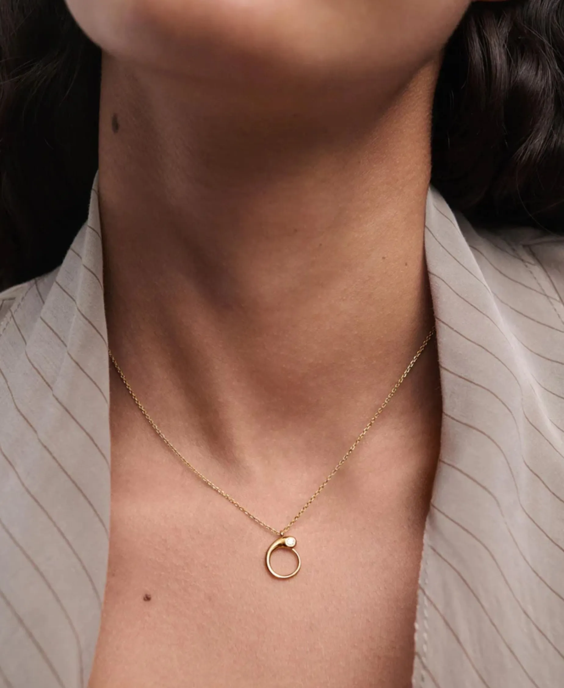 Collar con Colgante inicial O PDPAOLA Plata Baño de Oro 18K | CO01-B88-U