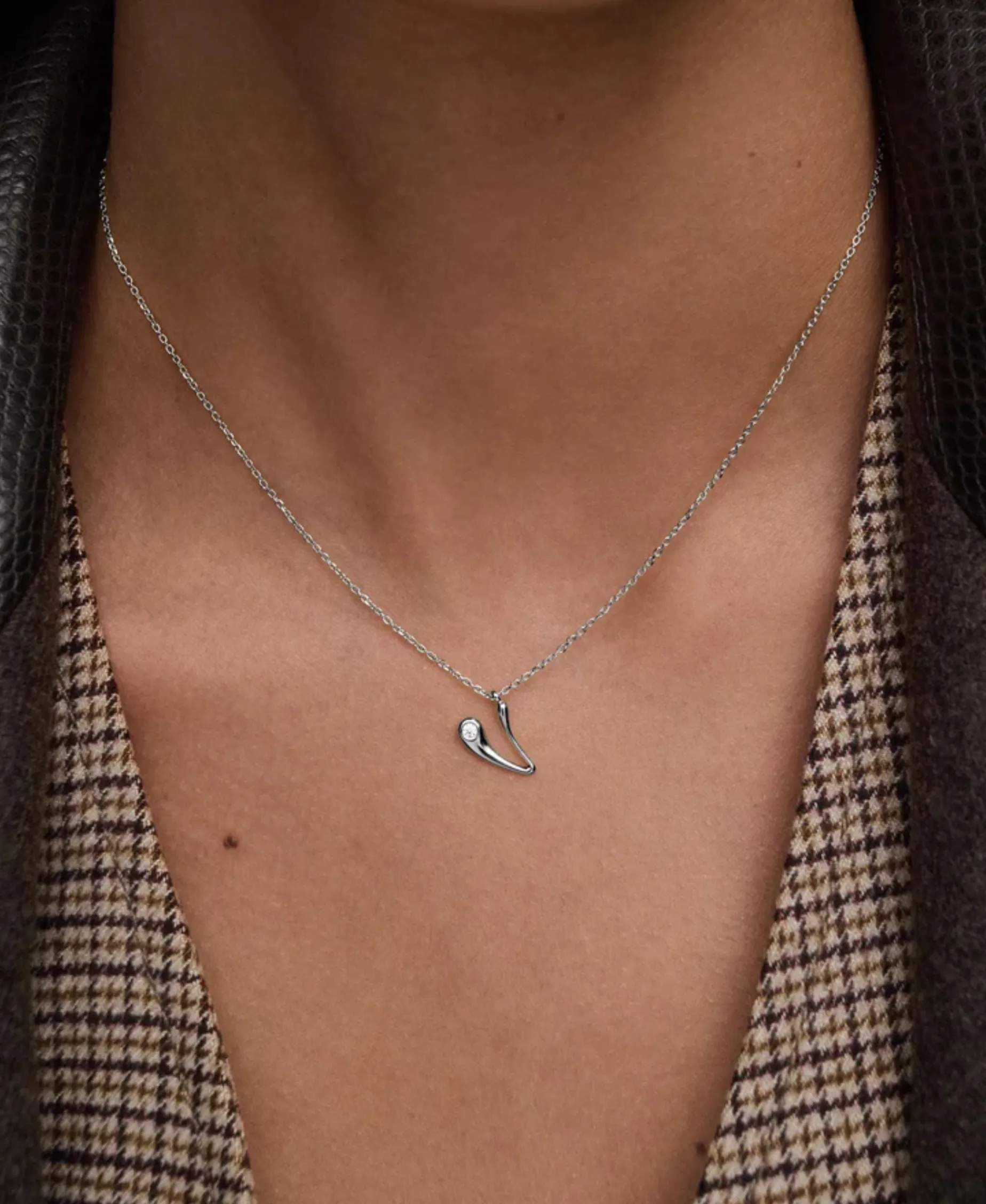 Collar con Colgante inicial V PDPAOLA Plata Baño Rodio | CO02‑B95‑U