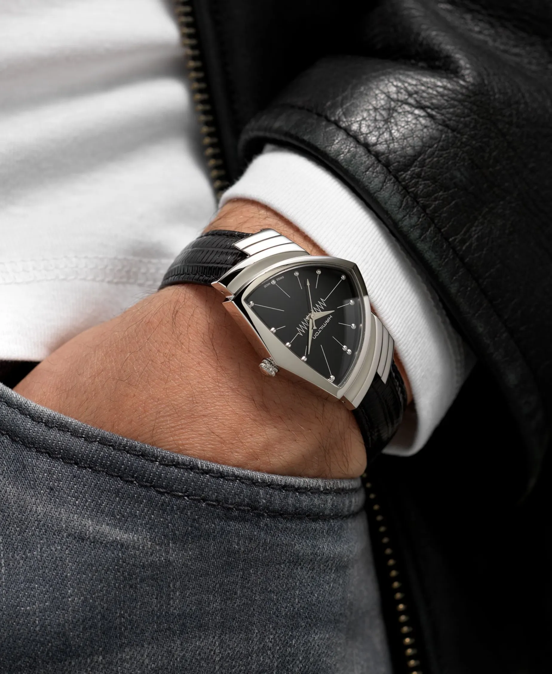 Hamilton Ventura Quartz 32 mm x 50 mm | H24411732