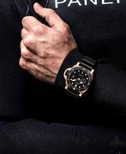 Panerai Submersible Automático Negro Goldtech™ 44 mm | PAM02070
