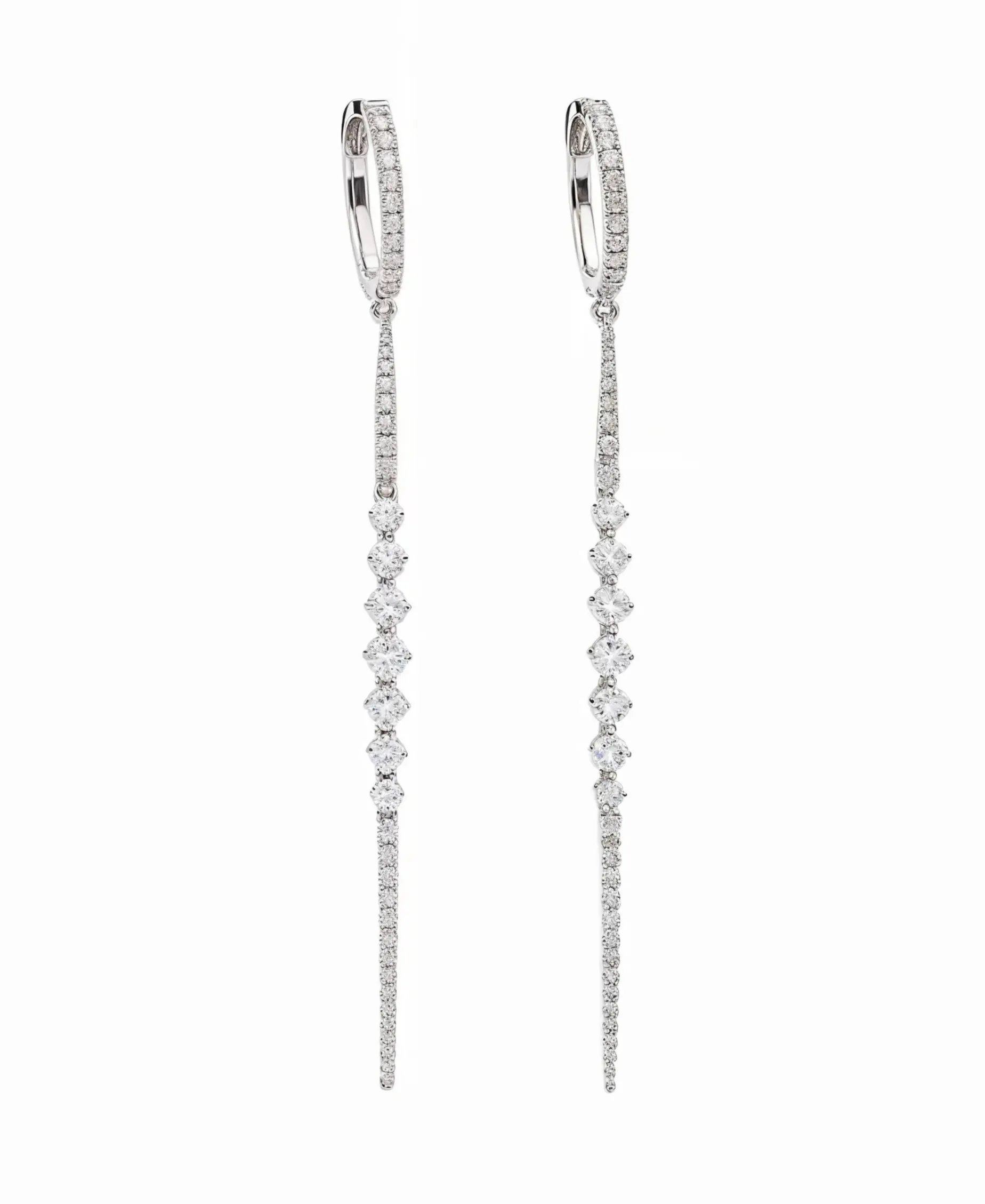 Pendientes Largos con Diamantes en Oro Blanco
